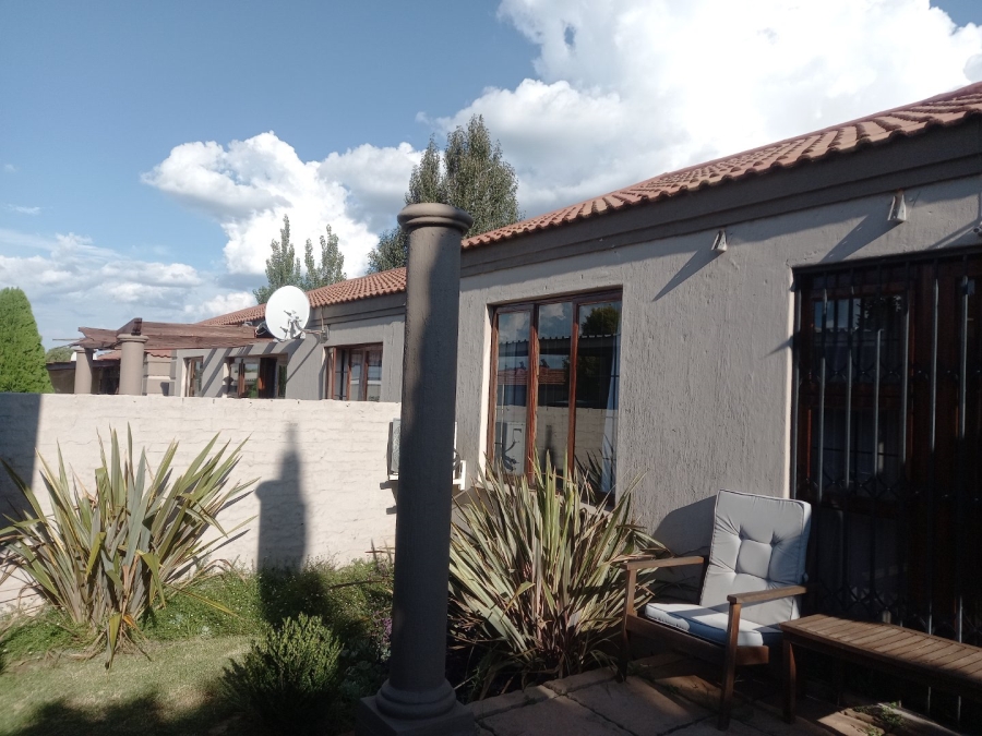 2 Bedroom Property for Sale in Langenhovenpark Free State